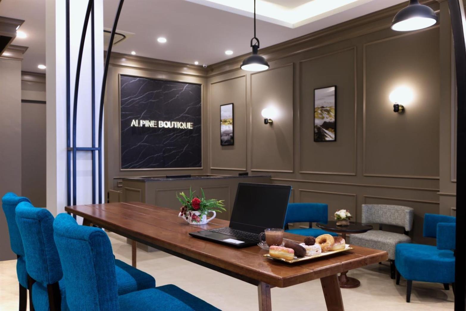 Alpine Boutique Pratunam Бангкок Экстерьер фото
